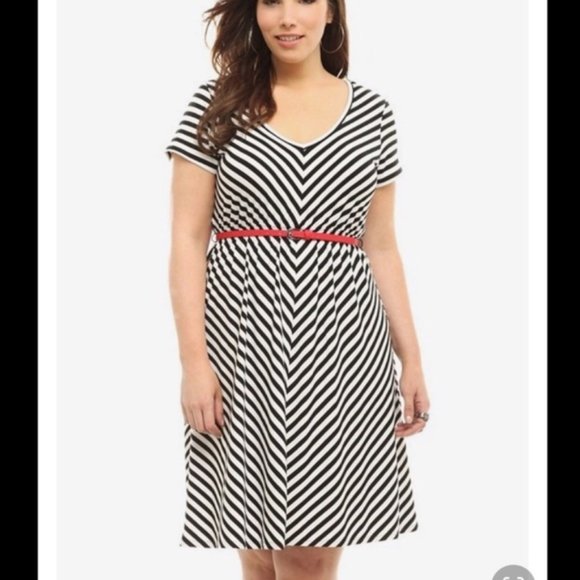torrid Dresses & Skirts - Torrid Black and White Striped Midi Dress V Neck Plus Size 2 US 2X Short Sleeves